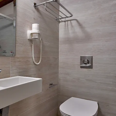 Konstantina Studios Aparthotel 4*