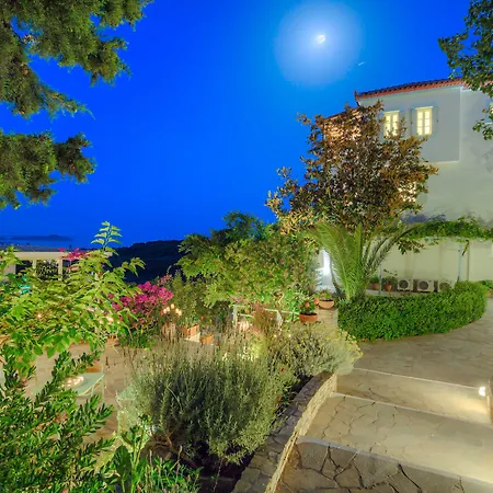 Konstantina Studios 4*