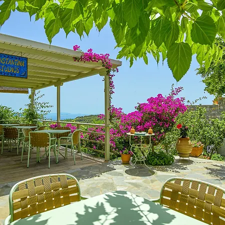 Ξενοδοχείο με διαμερίσματα Konstantina 3*