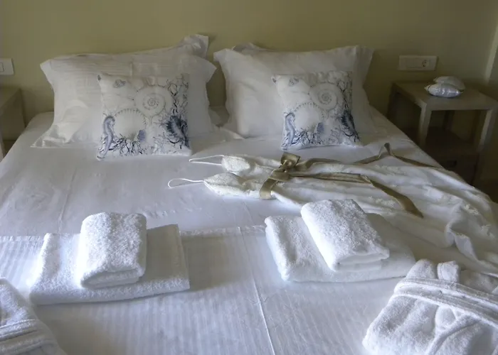 Konstantina Studios Alonnisos Town