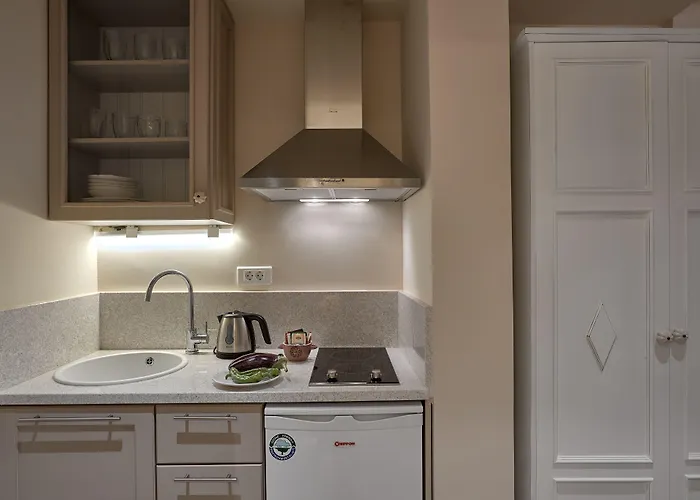 Konstantina Studios Aparthotel 4*