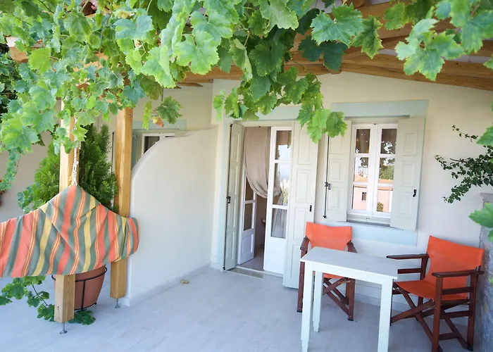 Konstantina Studios Alonnisos Town