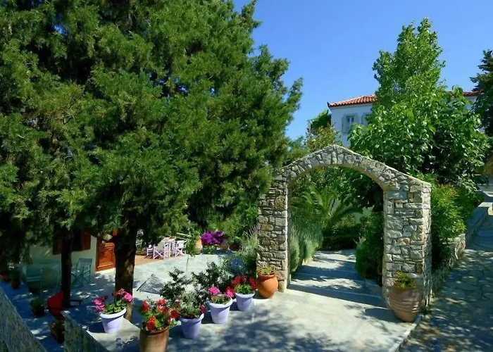 Konstantina Studios Aparthotel 4*